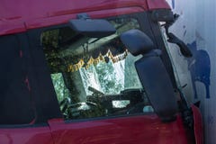 Столкновение 2 тележек в Латвии, на дороге A8, произошло стоковые изображения rf Столкновение 2 тележек в Латвии, на дороге A8, произошло стоковые изображения rf