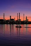 сумерк Таиланда нефтеперерабатывающего предприятия стоковое изображение rf сумерк Таиланда нефтеперерабатывающего предприятия стоковое изображение rf