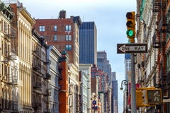 Сцена улицы Нью-Йорка в SOHO стоковое изображение rf Сцена улицы Нью-Йорка в SOHO стоковое изображение rf