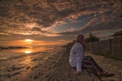 Сценарный взгляд восхода солнца в пляже East Java Индонезии Tuban стоковое фото Сценарный взгляд восхода солнца в пляже East Java Индонезии Tuban стоковое фото