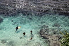 Сценарный взгляд прибоя в Uluwatu стоковое фото rf Сценарный взгляд прибоя в Uluwatu стоковое фото rf