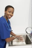 Счастливый доктор Washing Рука Стоковое Фото Счастливый доктор Washing Рука Стоковое Фото