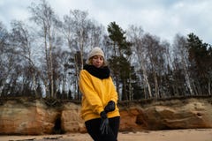 Счастливый энтузиаст любовника спорта и моды разрабатывая на пляже но стоковые фотографии rf Счастливый энтузиаст любовника спорта и моды разрабатывая на пляже но стоковые фотографии rf