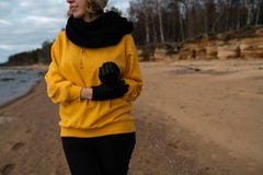 Счастливый энтузиаст любовника спорта и моды разрабатывая на пляже но стоковое фото Счастливый энтузиаст любовника спорта и моды разрабатывая на пляже но стоковое фото