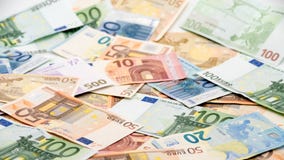 Счеты евро различных значений Деньги наличных денег евро стоковые изображения rf Счеты евро различных значений Деньги наличных денег евро стоковые изображения rf