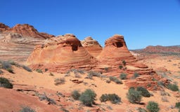 США, Buttes Аризоны/койота северные: След к волне - эксцентричные Buttes стоковая фотография rf США, Buttes Аризоны/койота северные: След к волне - эксцентричные Buttes стоковая фотография rf