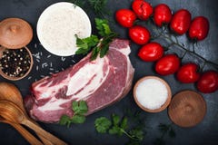 Сырцовое мясо говядины, грудинка говядины для тушёного мяса стоковые изображения Сырцовое мясо говядины, грудинка говядины для тушёного мяса стоковые изображения