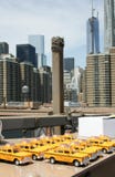 Такси Бруклинского моста стоковые фотографии rf Такси Бруклинского моста стоковые фотографии rf