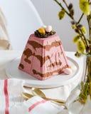 Творог десерта кварка Paskha традиционный правоверный пасхи E Традиционный чизкейк коттеджа Еда пасхи r стоковые изображения Творог десерта кварка Paskha традиционный правоверный пасхи E Традиционный чизкейк коттеджа Еда пасхи r стоковые изображения