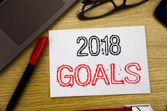 Текст объявления почерка показывая 2018 целей Концепция дела для финансового планирования, стратегии бизнеса написанной на бумаге стоковые изображения Текст объявления почерка показывая 2018 целей Концепция дела для финансового планирования, стратегии бизнеса написанной на бумаге стоковые изображения