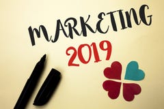 Текст сочинительства слова выходя 2019 вышед на рынок на рынок Концепция дела для нового старта стратегий рынка Нового Года рекла стоковое фото rf Текст сочинительства слова выходя 2019 вышед на рынок на рынок Концепция дела для нового старта стратегий рынка Нового Года рекла стоковое фото rf