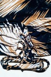 Текстура silk ткани Справочная информация Белизна желтого коричневого цвета stripes l Стоковые Изображения Текстура silk ткани Справочная информация Белизна желтого коричневого цвета stripes l Стоковые Изображения