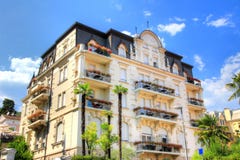 Типичный особняк бывшего австрийца Ривьеры теперь Opatija Хорватии стоковые изображения Типичный особняк бывшего австрийца Ривьеры теперь Opatija Хорватии стоковые изображения