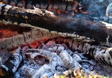Тлея тлеющие угли огня, угли в реальном маштабе времени, горящий уголь, макрос, текстура стоковые изображения Тлея тлеющие угли огня, угли в реальном маштабе времени, горящий уголь, макрос, текстура стоковые изображения