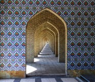 Традиционные орнаменты и картины на голубой предпосылке в иранских мечетях стоковое фото Традиционные орнаменты и картины на голубой предпосылке в иранских мечетях стоковое фото