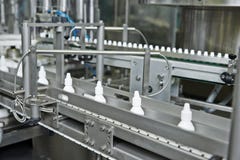 Транспортер бутылки медицины фармации пластичный стоковое фото Транспортер бутылки медицины фармации пластичный стоковое фото