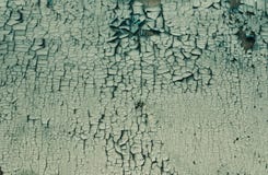 Треснутая старая краска на деревянных планках зеленый стоковая фотография rf Треснутая старая краска на деревянных планках зеленый стоковая фотография rf