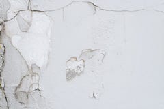 Треснутый и слезающ краску на белой стене стоковая фотография rf Треснутый и слезающ краску на белой стене стоковая фотография rf