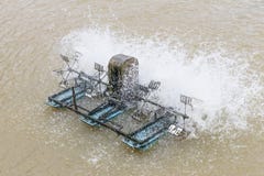 Турбины воды на рыбных прудах стоковая фотография Турбины воды на рыбных прудах стоковая фотография