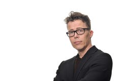 Уверенно бизнесмен с стеклами против белизны стоковое фото rf Уверенно бизнесмен с стеклами против белизны стоковое фото rf