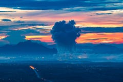 Угольная электростанция Mae Moh шахты в Таиланде стоковые изображения Угольная электростанция Mae Moh шахты в Таиланде стоковые изображения