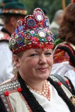 Украинская женщина в старом живописном присутствующем подлинном nationa стоковая фотография Украинская женщина в старом живописном присутствующем подлинном nationa стоковая фотография