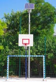 Уличный фонарь на батареях от солнца стоковые изображения rf Уличный фонарь на батареях от солнца стоковые изображения rf