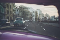 Управляющ вдоль ³ n Malecà на заходе солнца в Гаване, Куба стоковое фото Управляющ вдоль ³ n Malecà на заходе солнца в Гаване, Куба стоковое фото