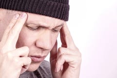 усилие Парень который имеет головную боль напряжения стоковые фотографии rf усилие Парень который имеет головную боль напряжения стоковые фотографии rf