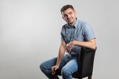 Усмехаться человека счастья зубастый и интересовать стоковая фотография rf Усмехаться человека счастья зубастый и интересовать стоковая фотография rf