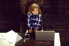 успех в бизнесе и нововведение, детство и счастье, образование и blogging стоковые фото успех в бизнесе и нововведение, детство и счастье, образование и blogging стоковые фото