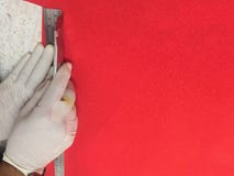 Установите и отремонтируйте, красный ковер с лезвием здание и домашняя концепция стоковые изображения Установите и отремонтируйте, красный ковер с лезвием здание и домашняя концепция стоковые изображения