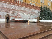 Усыпальница неизвестного солдата в саде ` s Александра, Кремле, Москве стоковая фотография rf Усыпальница неизвестного солдата в саде ` s Александра, Кремле, Москве стоковая фотография rf