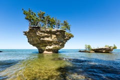 Утес турнепса ` s Lake Huron, около порта Остина Мичигана стоковое изображение rf Утес турнепса ` s Lake Huron, около порта Остина Мичигана стоковое изображение rf