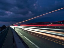 Фары автомобилей, с предпосылкой неба стоковое изображение Фары автомобилей, с предпосылкой неба стоковое изображение