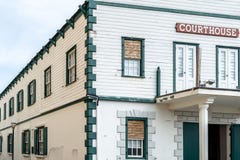 Фасад здания суда старого городка исторического стоковое фото Фасад здания суда старого городка исторического стоковое фото