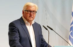 Федеральный Д-р Frank-Walter Steinmeier Министра Иностранных Дел проводит пресс-конференцию стоковые фотографии rf Федеральный Д-р Frank-Walter Steinmeier Министра Иностранных Дел проводит пресс-конференцию стоковые фотографии rf