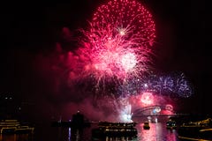 Фейерверки Новогодней ночи 2015 Сиднея стоковые фото Фейерверки Новогодней ночи 2015 Сиднея стоковые фото