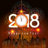 Фейерверки показывают на счастливый Новый Год 2018 над городом с часами Стоковое Фото Фейерверки показывают на счастливый Новый Год 2018 над городом с часами Стоковое Фото