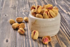 фисташка предпосылки близкая nuts вверх по белизне стоковая фотография rf фисташка предпосылки близкая nuts вверх по белизне стоковая фотография rf