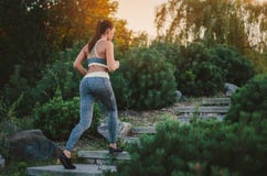 Фитнес, спорт, женщина концепции образа жизни молодая привлекательная в spo стоковое изображение Фитнес, спорт, женщина концепции образа жизни молодая привлекательная в spo стоковое изображение