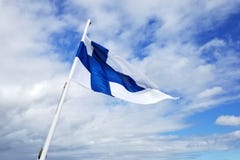 Флаг парламентера с голубым крестом на предпосылке голубого неба стоковое фото rf Флаг парламентера с голубым крестом на предпосылке голубого неба стоковое фото rf