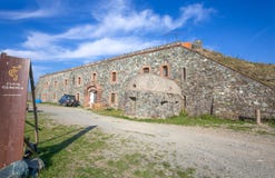 Форт Geremia воинская крепость западного Ligurian Apennines, Генуи внутренней и провинции, Италии стоковое изображение rf Форт Geremia воинская крепость западного Ligurian Apennines, Генуи внутренней и провинции, Италии стоковое изображение rf