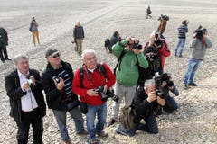 Фотокорреспонденты в действии пока ждущ отделку Голливудской звезды кино в Софии, Болгарии - nov13,2012 фотографы стоковые фото Фотокорреспонденты в действии пока ждущ отделку Голливудской звезды кино в Софии, Болгарии - nov13,2012 фотографы стоковые фото
