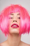 Фотомодель красоты с розовыми волосами стоковые фотографии rf Фотомодель красоты с розовыми волосами стоковые фотографии rf