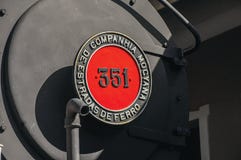 Фронт старого локомотива в неработающем вокзале на Monte Alegre делает Sul стоковое изображение Фронт старого локомотива в неработающем вокзале на Monte Alegre делает Sul стоковое изображение