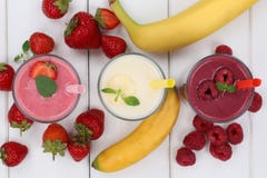 Фруктовый сок Smoothie с плодоовощами как клубники, поленики стоковая фотография Фруктовый сок Smoothie с плодоовощами как клубники, поленики стоковая фотография