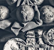 хлебопекарня свежая Пирожные, булочки, хлебопеки получают их руки на печеньях хлебопека стоковое изображение rf хлебопекарня свежая Пирожные, булочки, хлебопеки получают их руки на печеньях хлебопека стоковое изображение rf