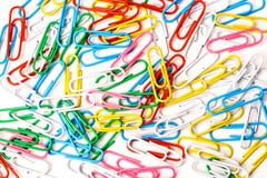 Цветастый бумажный зажим на белой предпосылке Бумажный зажим Multi Colore Стоковые Фото Цветастый бумажный зажим на белой предпосылке Бумажный зажим Multi Colore Стоковые Фото