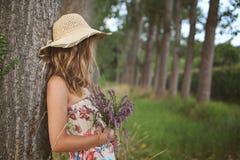 цветет одичалые детеныши женщины стоковые фото цветет одичалые детеныши женщины стоковые фото